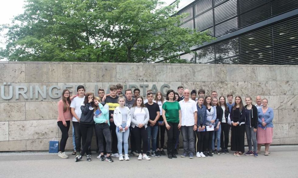 9. Klassen besuchen den Landtag und historische Gedenkstätte “Topf&Söhne” 9. Klassen besuchen den Landtag und historische Gedenkstätte “Topf&Söhne”