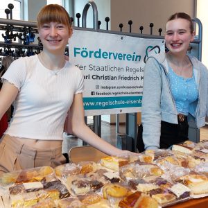 Kuchenbasar zum Kinderkleiderbasar