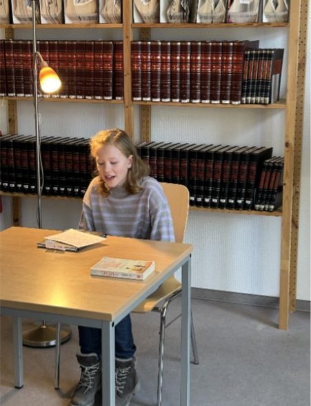 Helene gewinnt den Vorlesewettbewerb Helene gewinnt den Vorlesewettbewerb